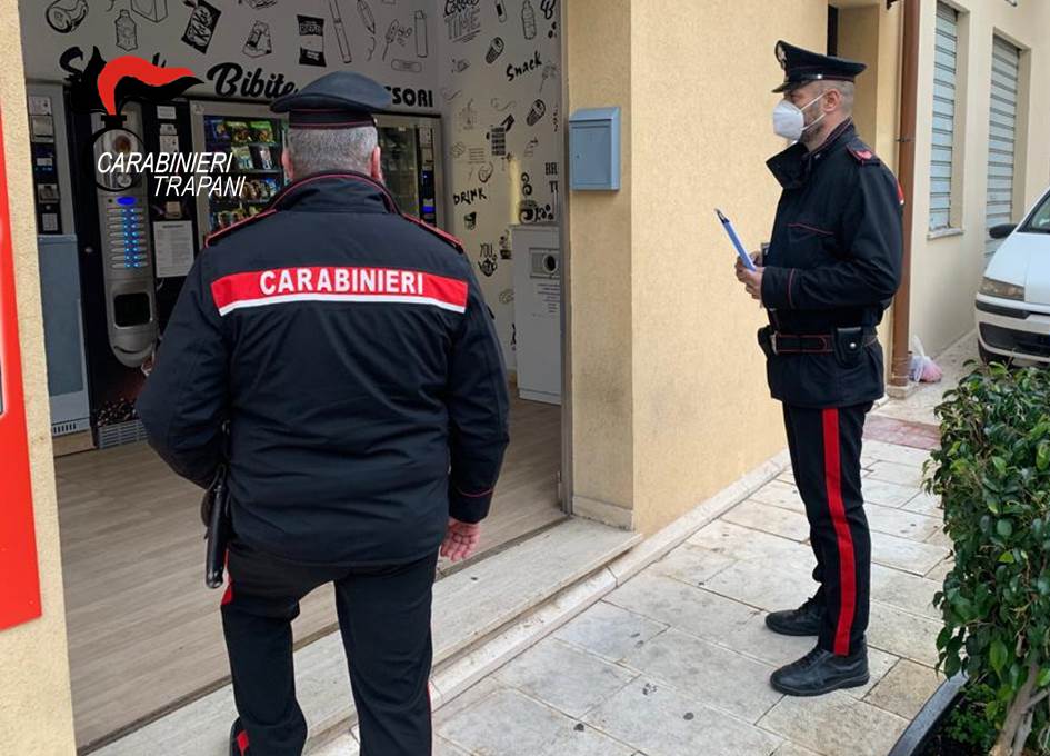 Furti ai distributori automatici, due arresti