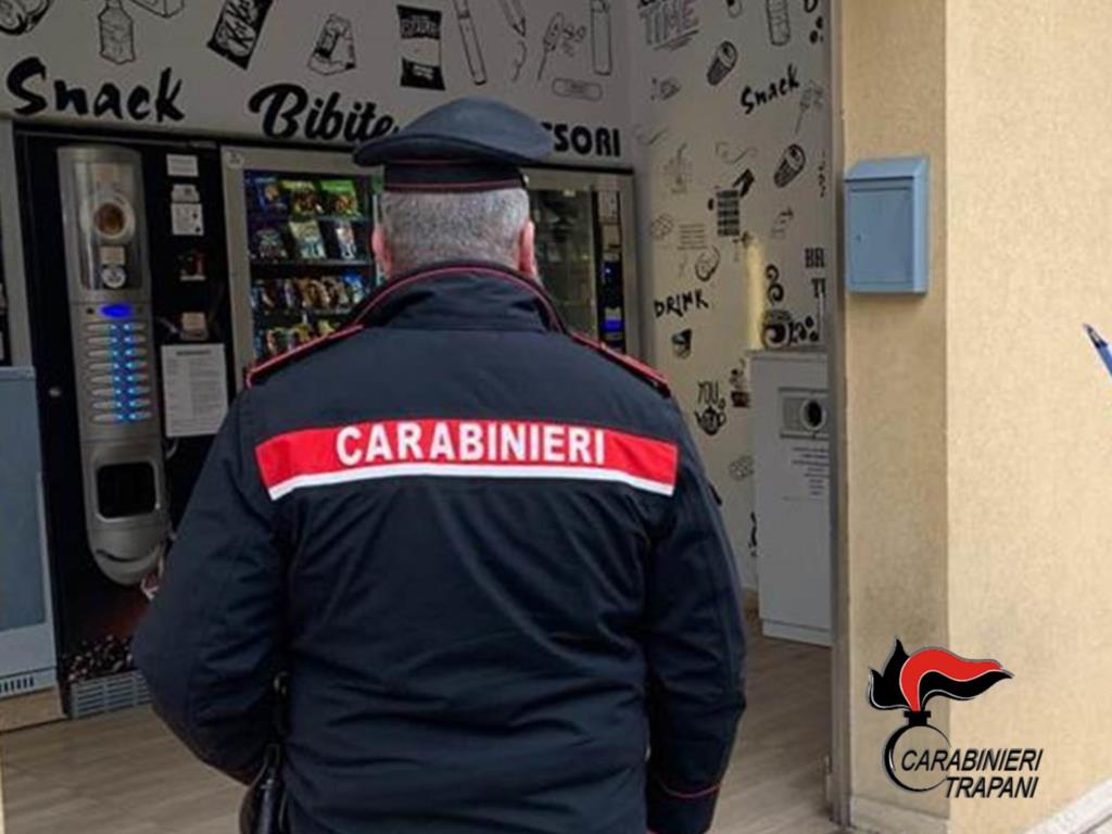 Castellammare, ruba 270 euro dai distributori automatici del caffè: arrestato