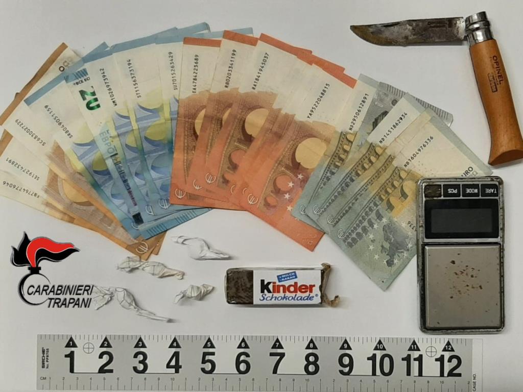 Alcamo, 18enne in manette per spaccio di stupefacenti