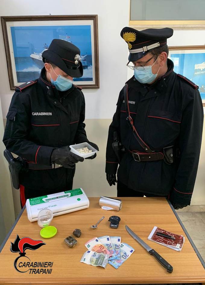 Trapani, scoperto bazar della droga a rione Cappuccinelli