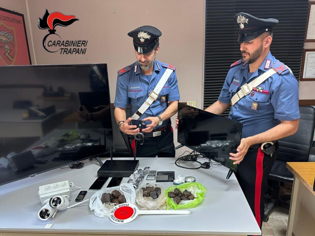 Castelvetrano, padre e figlio in manette per spaccio di droga