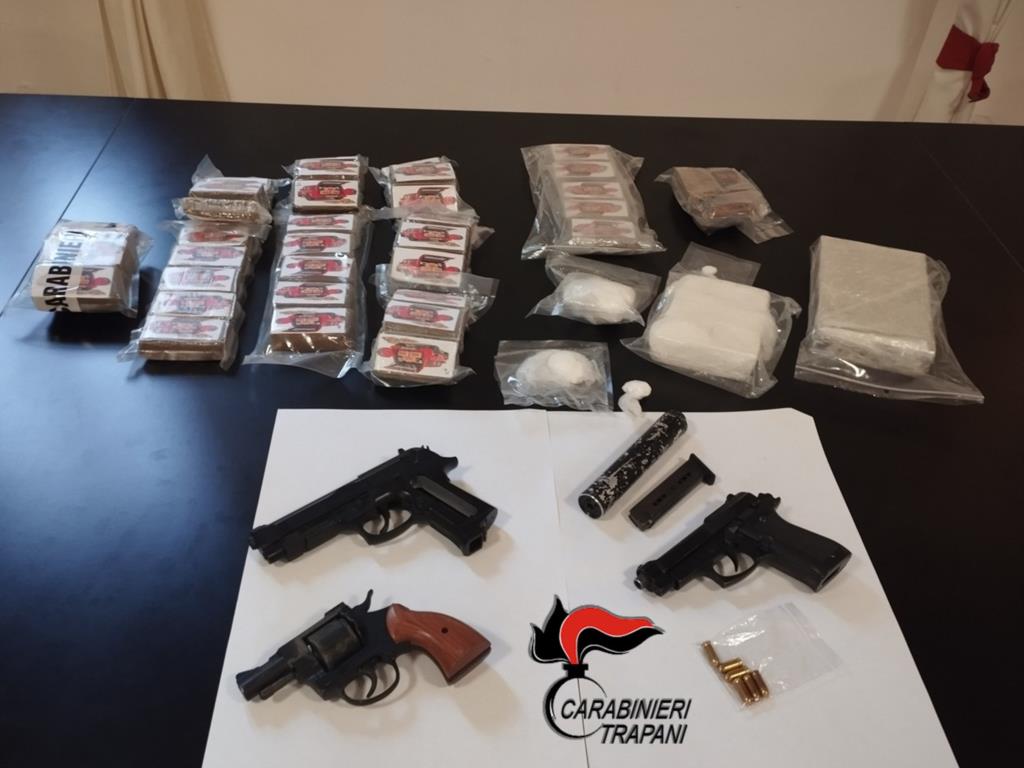 Erice, droga e armi tra le pizze: 3 arresti a San Giuliano (VIDEO)