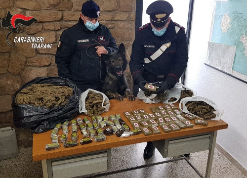 Valderice: sequestrati sette chili di hashish e quattro di marijuana
