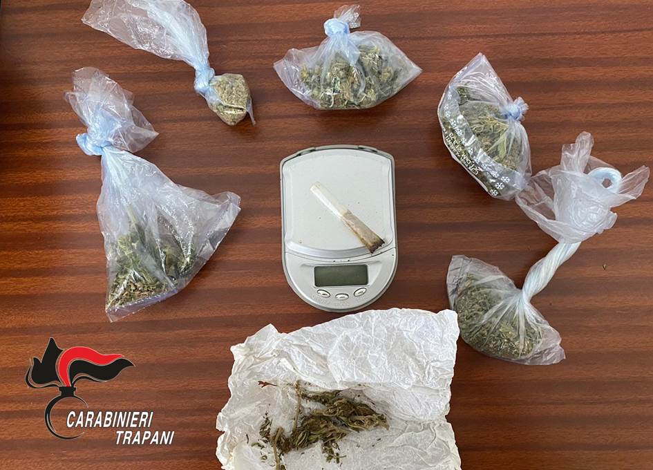 Erice, spaccio di droga: denunciato un 27enne