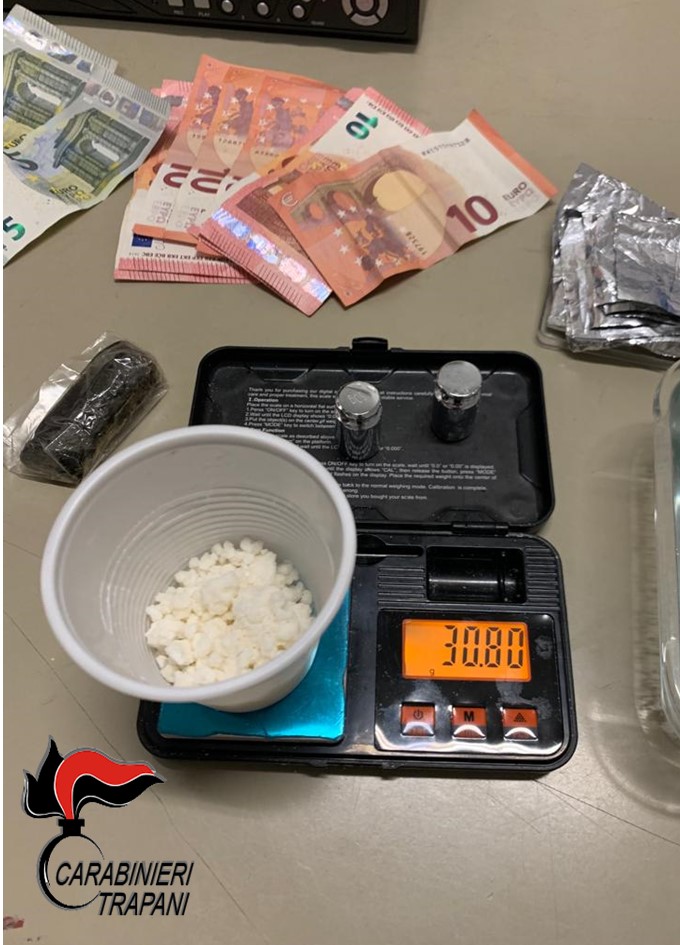 Trapani, minorenne sorpreso con crack e hashish: arrestato