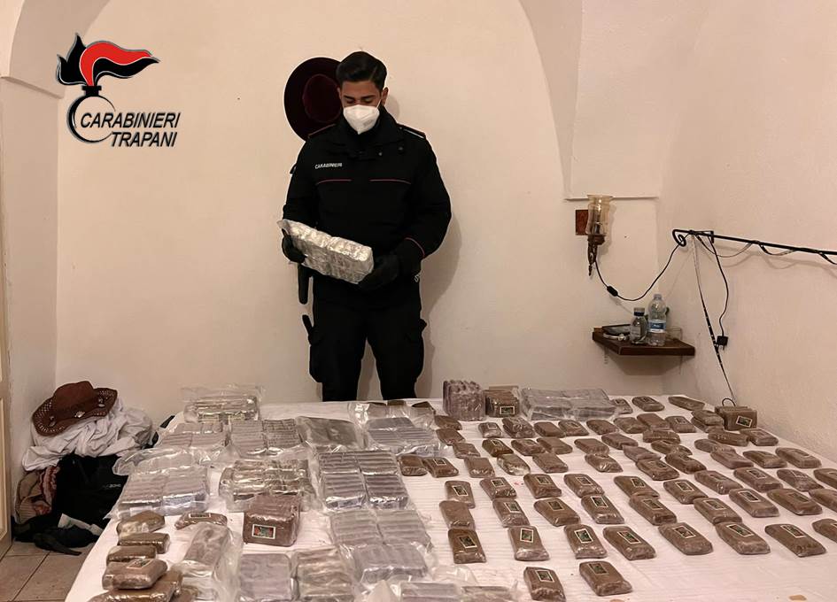 Pantelleria, in carcere i due trovati con 138 chili di hashish