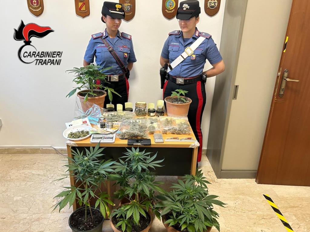 Partanna, accoltella un uomo per il parcheggio e in casa gli trovano la droga
