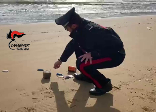 Tre Fontane: ritrovato un panetto di hashish in spiaggia