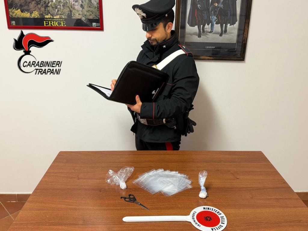 Trapani, era ai domiciliari ma spacciava cocaina: ora è in carcere