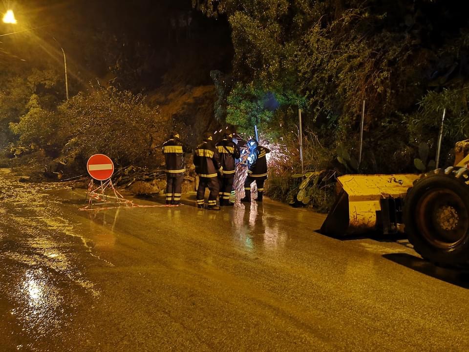 Maltempo, notte di interventi per i Vigili del fuoco