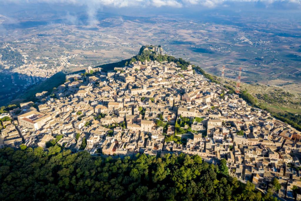 Erice, programmati i turni di apertura  obbligatoria dei pubblici esercizi