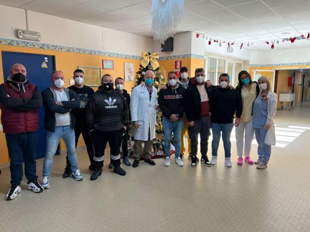 Trapani Calcio: i tifosi della Curva portano doni ai bambini in ospedale