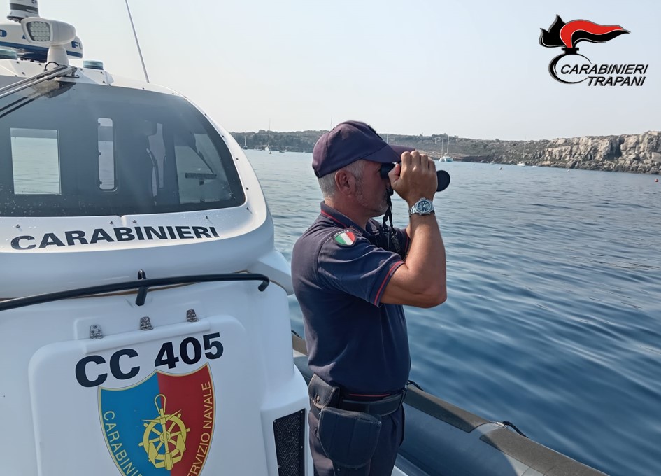 Favignana, controlli in mare dei Carabinieri: elevate sanzioni per 20mila euro