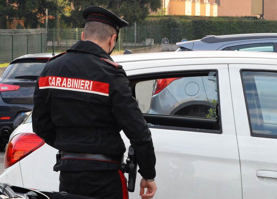Marsala, rompeva i finestrini delle auto in sosta: arrestato
