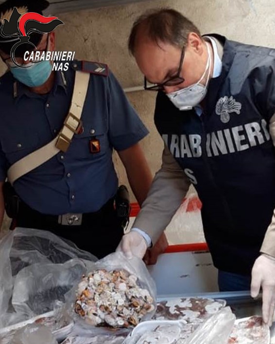 Alcamo, controlli dei Nas: sequestrati 140 litri di olio