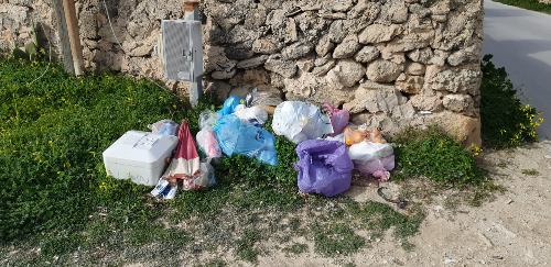 Favignana: rimossi i rifiuti abbandonati per strada