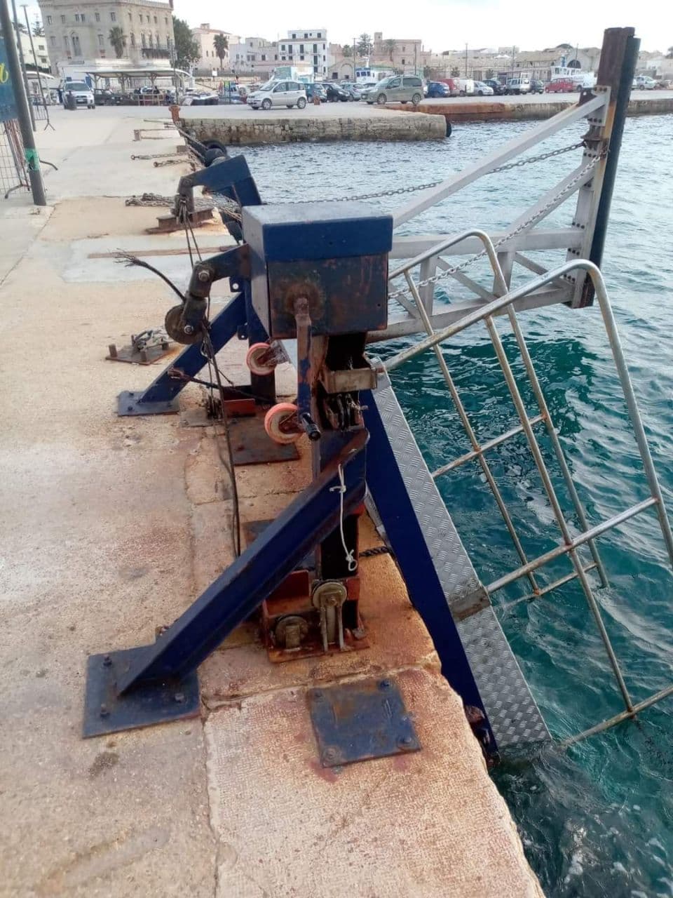 Ennesimo guasto della passerella del porto di Favignana