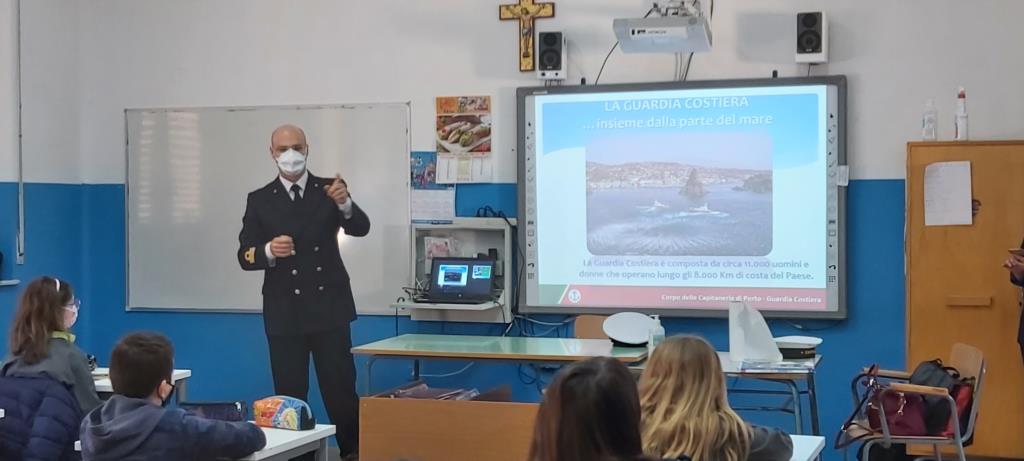 Alcamo, la Guardia Costiera entra nelle scuole