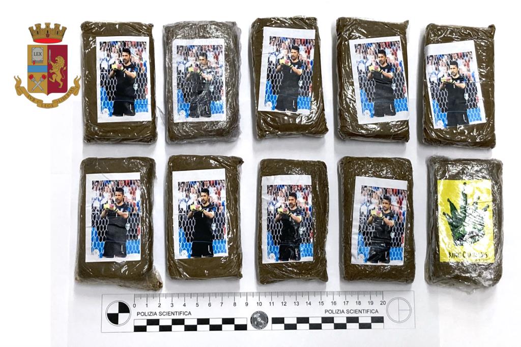 Trapani, sullo scooter con oltre 1 chilo di hashish: arrestati