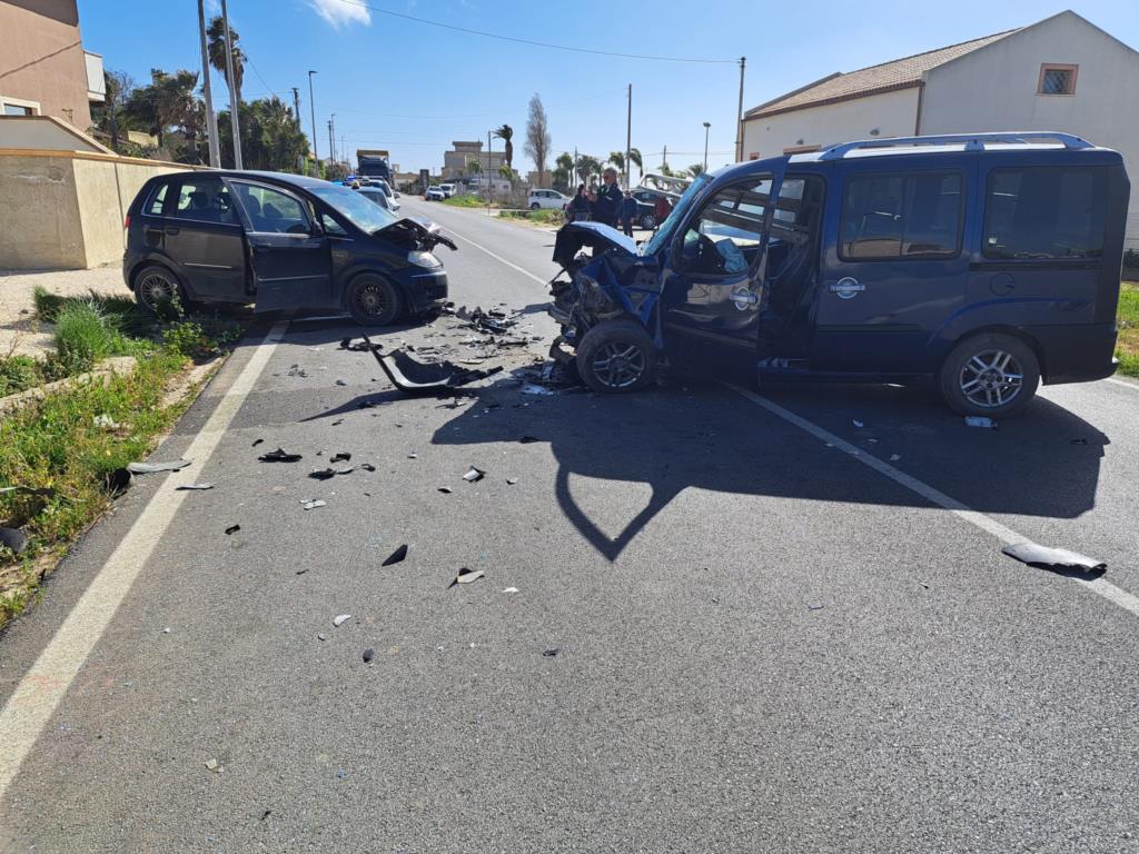 Marsala, scontro tra due autovetture: feriti i conducenti