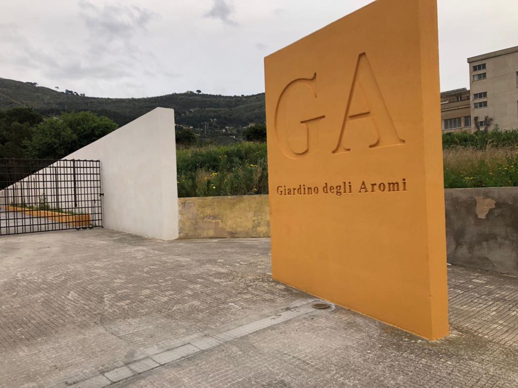 Erice, incendio al Giardino degli Aromi: indagini in corso