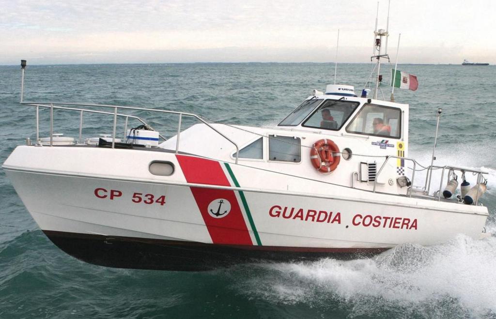 Mazara, la Guardia Costiera salva tre persone in mare