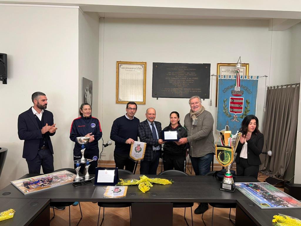Il comune di Paceco omaggia le campionesse della Handball Erice e Pallamano Paceco