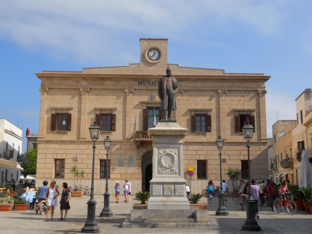 Cantieri edili chiusi nelle Egadi durante la stagione estiva