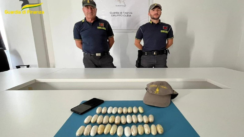Sbarca a Olbia con mezzo chilo di cocaina nello stomaco, in manette un uomo residente in provincia di Trapani