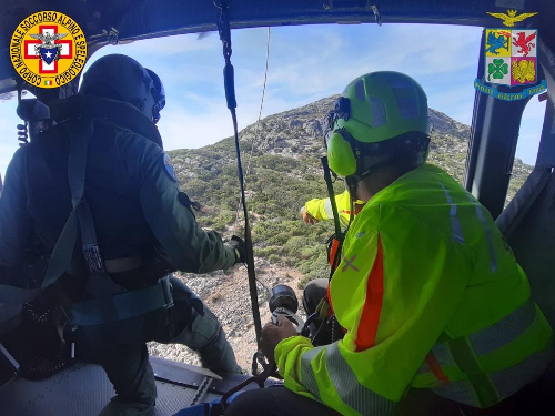 Turista infortunato allo Zingaro, soccorso in elicottero