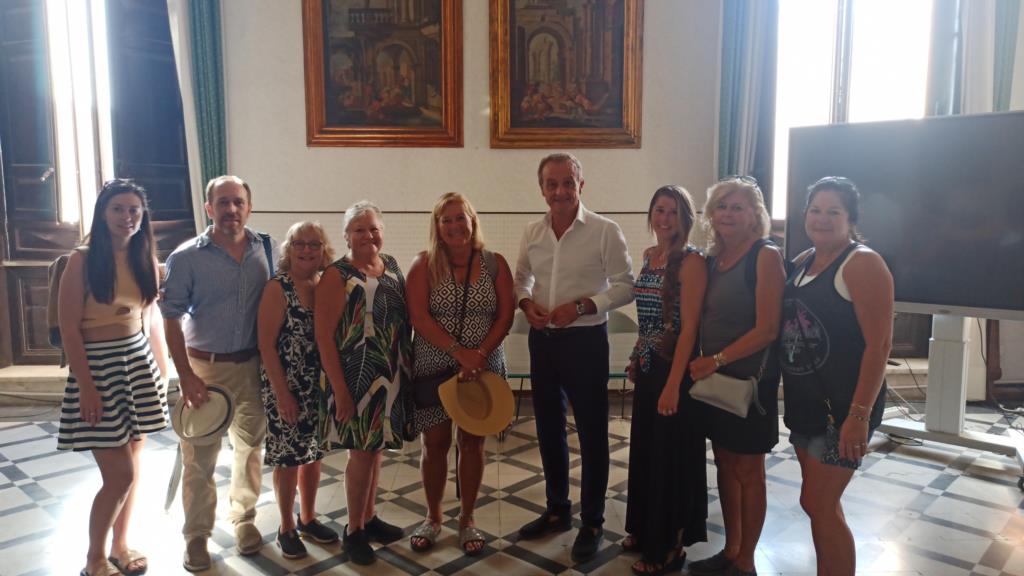 Trapani, turiste americane a Palazzo d'Alì