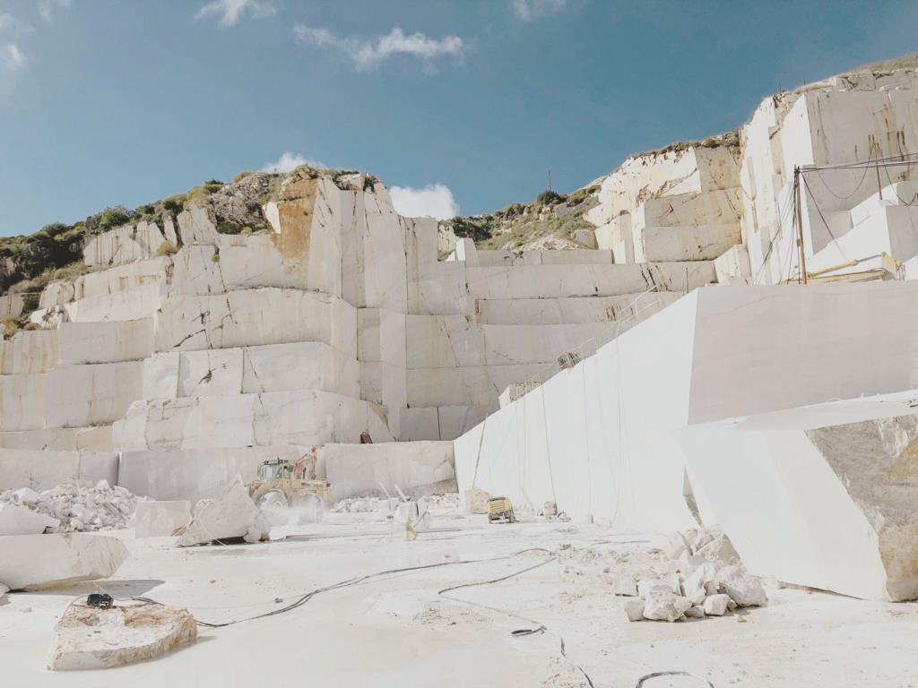 Cave e attività estrattiva in Sicilia, disegno di legge di Forza Italia