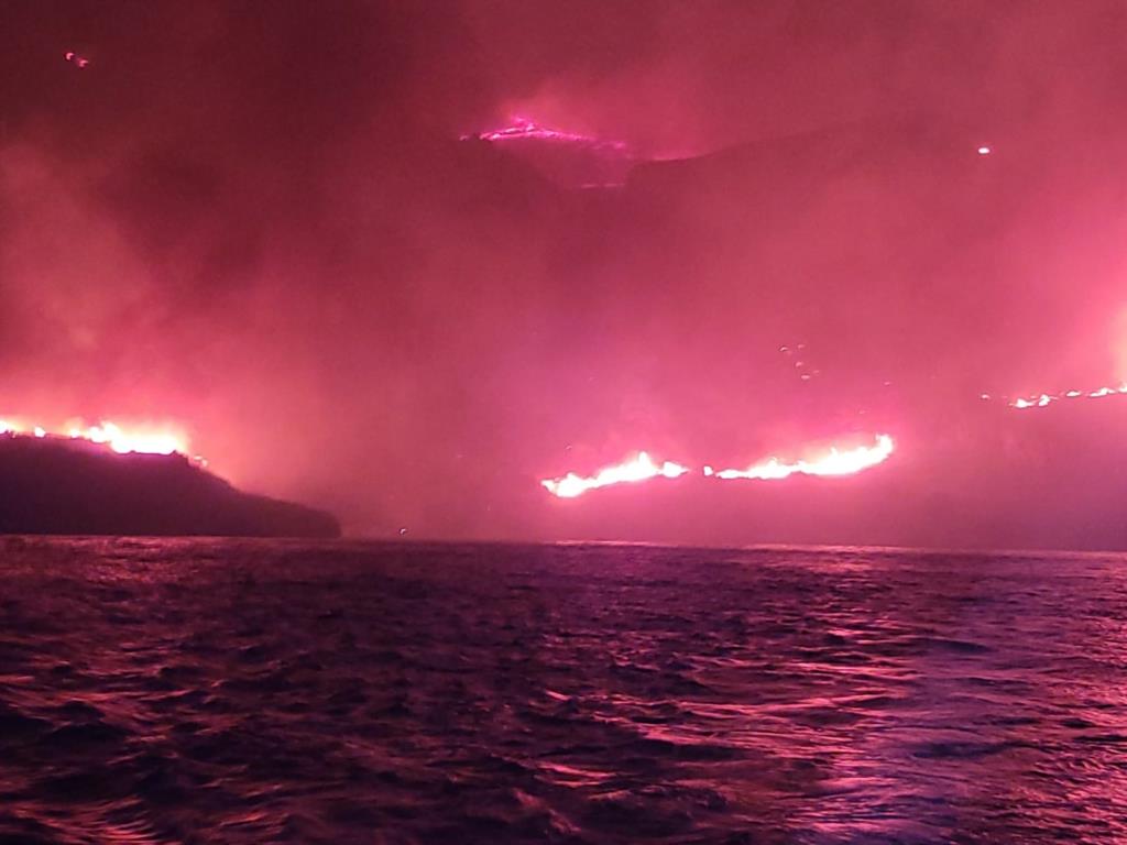 Fiamme nella notte a San Vito Lo Capo