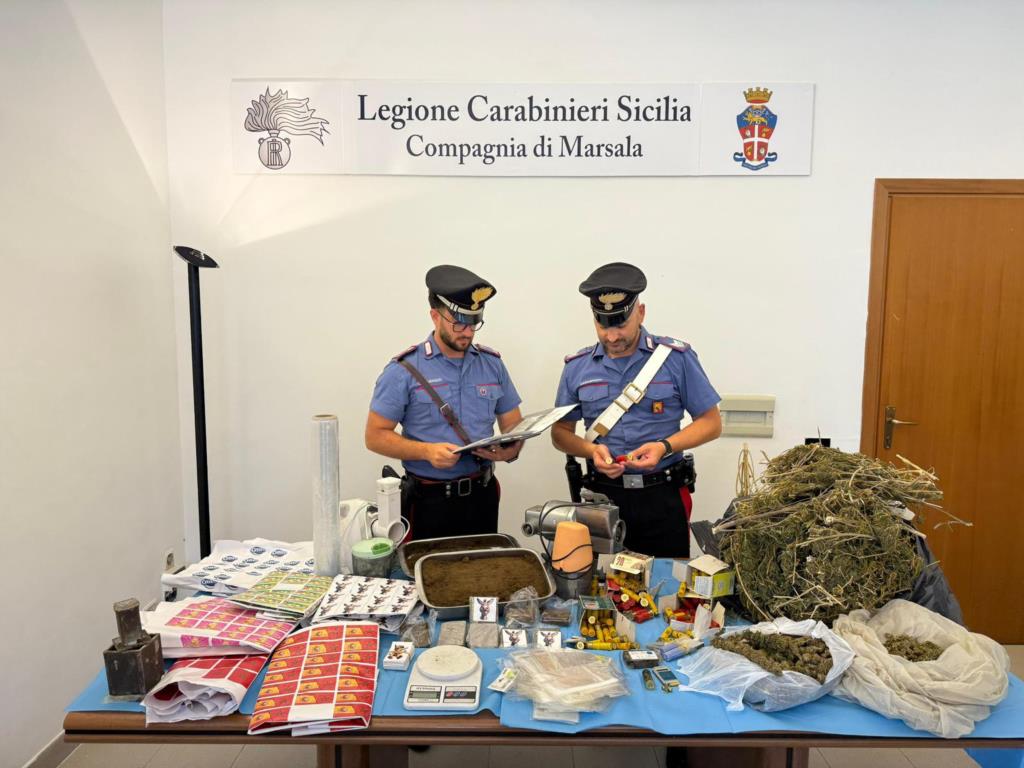 Marsala, perquisizioni ad Ambailina: sequestrati munizioni e oltre 6 kg di droga