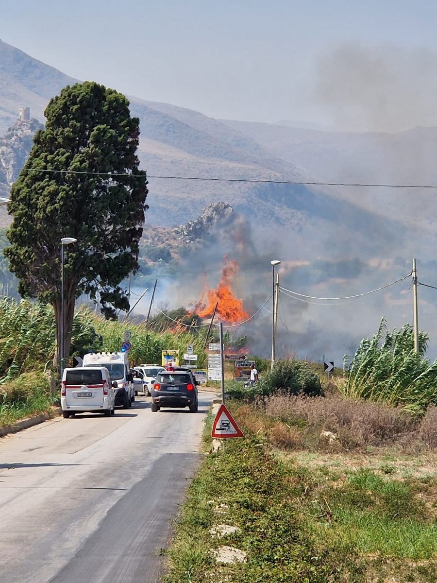 Roghi nel trapanese: fiamme anche a Custonaci e Scopello