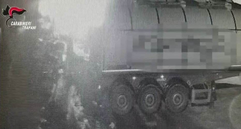 Fuoco ai mezzi della ditta concorrente: arrestati in quattro (VIDEO)
