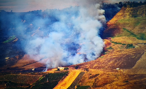 Vasto incendio a Scorace: in corso le operazioni di spegnimento