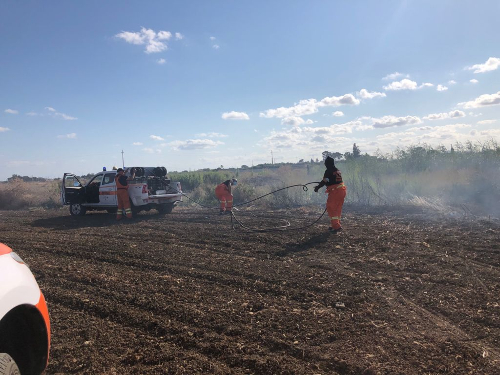Incendio alla riserva orientata delle saline di Trapani e Paceco