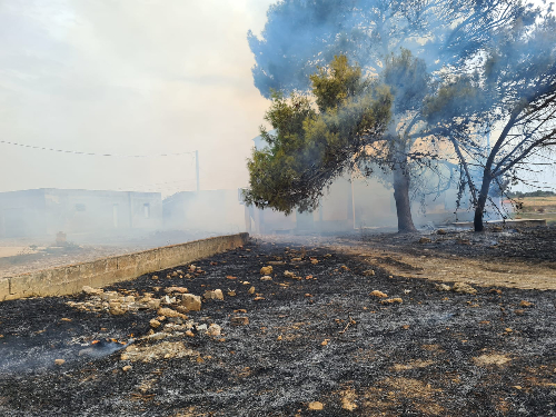 Incendio in contrada Porticalazzo