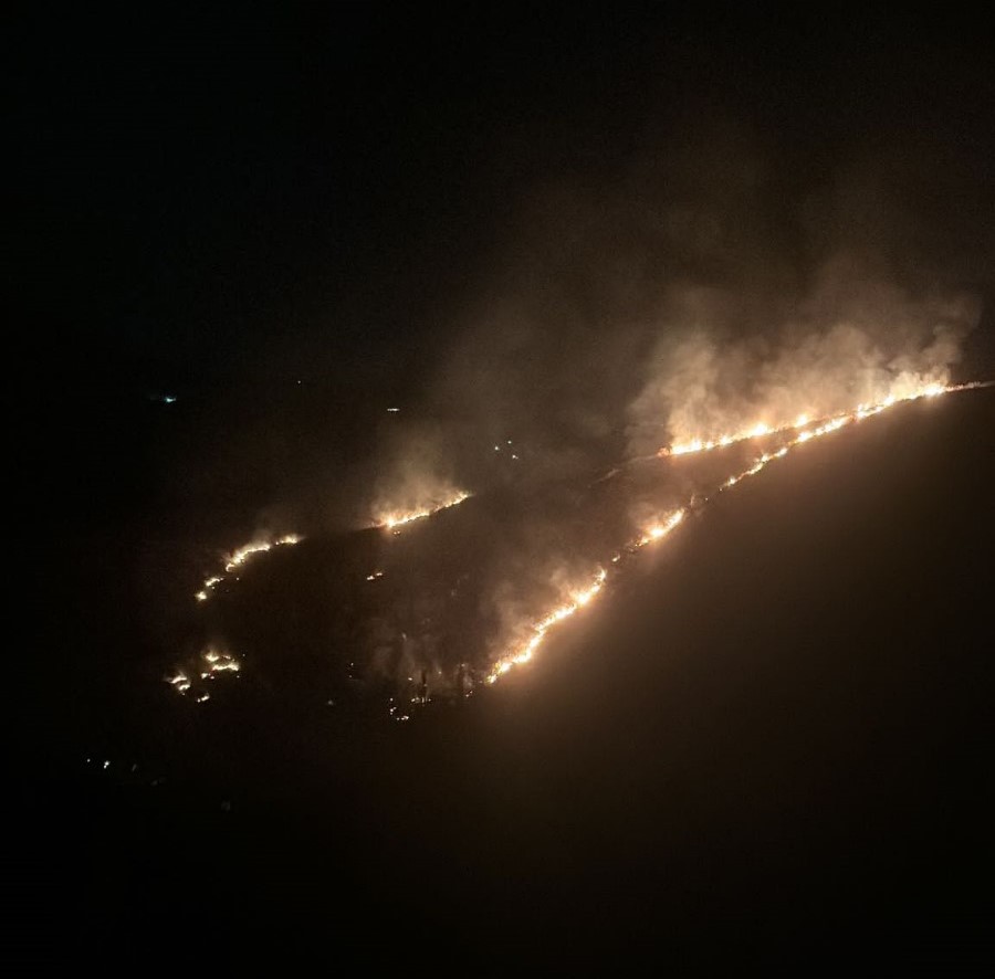 Castellammare, ancora fiamme sul monte Inici