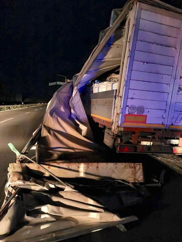 Alcamo, lo Scirocco travolge un camion sulla A29