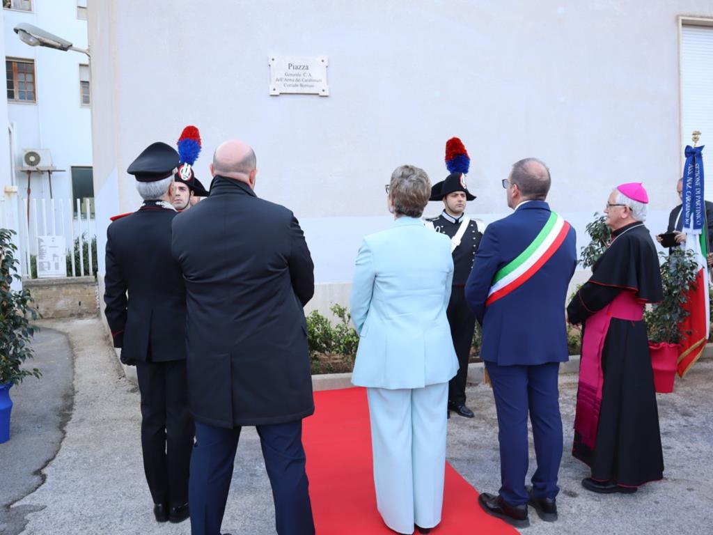 Castellammare del Golfo, Piazza della Repubblica intitolata al generale Corrado Borruso