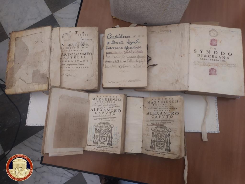 Mazara, i Carabinieri restituiscono 5 mila documenti alla Diocesi (VIDEO)