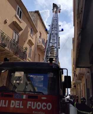 Crolla il tetto di in un appartamento a Marsala, nessun ferito