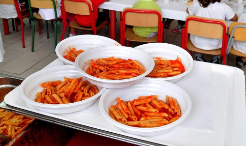 Controlli dei carabinieri del Nas nelle mense scolastiche: sequestrati oltre duecento chili di alimenti