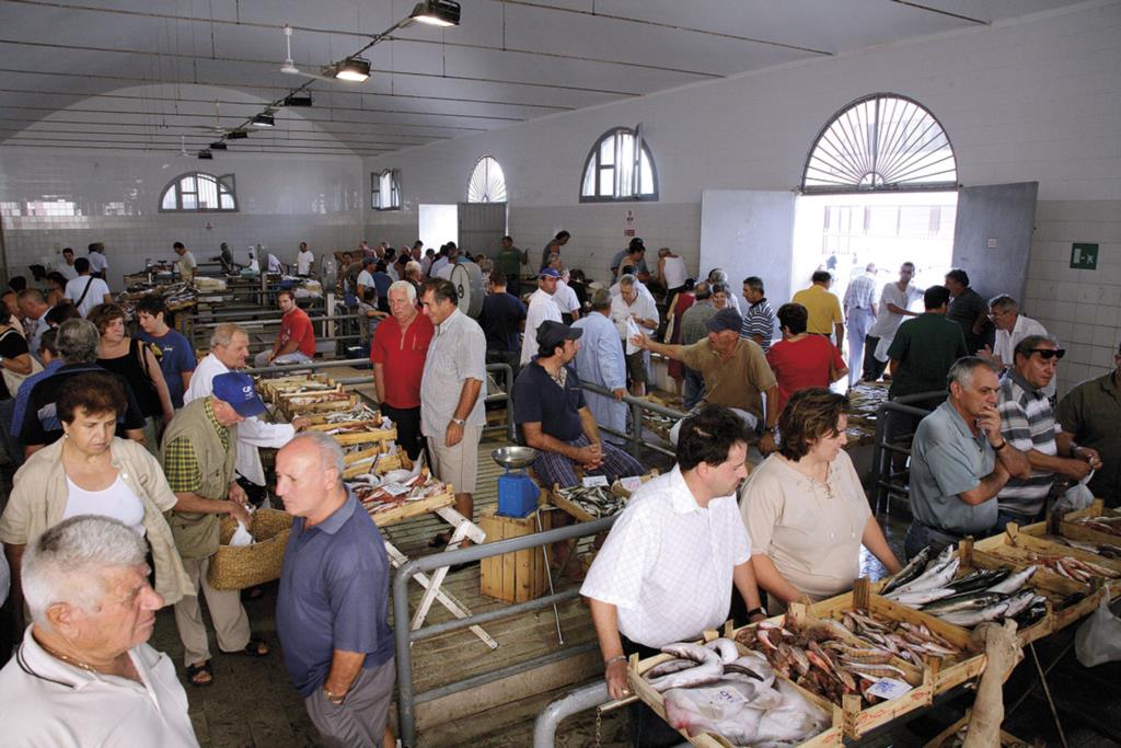 Trapani, mercato ittico e mercatino rionale aperti per le festività