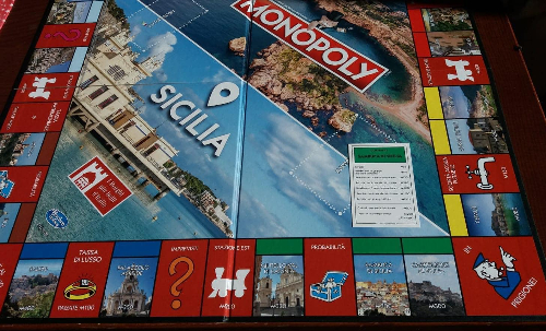 Omaggio alla Sicilia del Monopoly: tra i borghi scelti c'è anche Salemi