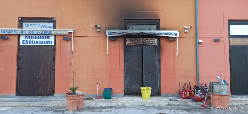Favignana: incendio nella notte nei locali di un noleggio