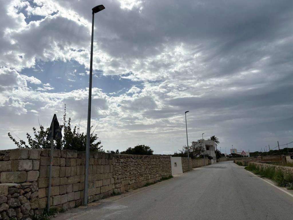 Favignana, completati i lavori di pubblica illuminazione lungo la Strada Provinciale 39 Tre Croci - Punta Lunga
