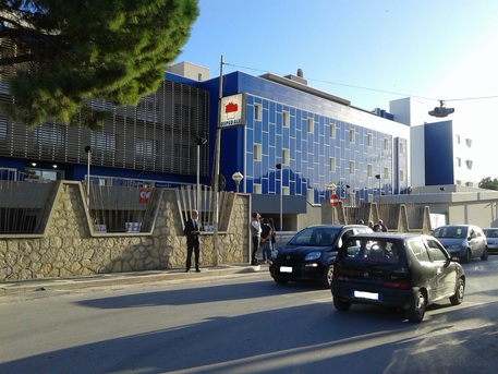 Bimba cade dal balcone di casa a Mazara del Vallo, è grave